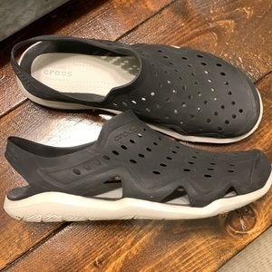 CROCS Men’s Size 7 Iconic Comfort in Excellent Condition